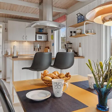 Selinda - 250m From The Sea By Interhome רונה